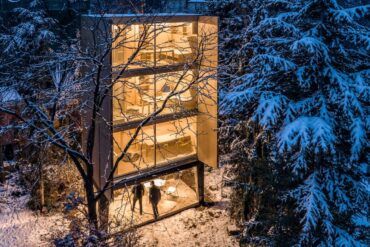 Šépka Architekti Raises a Wardrobe-Like Prefab Timber Home in a Prague Garden